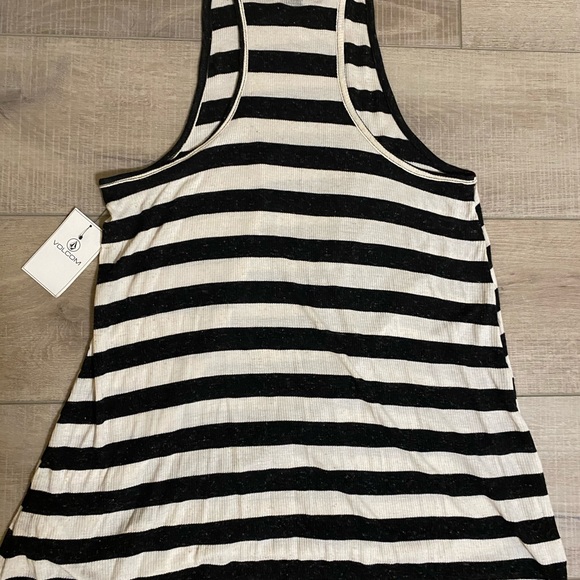 Striped Volcom tank top. High neck racer back ⭐️ - Picture 3 of 4